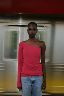 CULT MIA KAIRI TOP IN